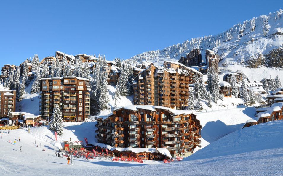 http://www.toursaltitude.com/wp-content/uploads/2014/07/station-avoriaz-955x595.jpg