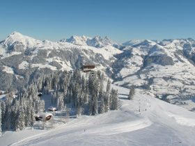 http://www.toursaltitude.com/wp-content/uploads/2018/04/austria_kitzbuhel-alps_kitzbuhel_resort-valley-view-280x210.jpeg