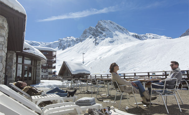 http://www.toursaltitude.com/wp-content/uploads/2018/04/belambra-tignes-bar-terrasse-10111_INH17_018.jpg