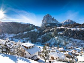 http://www.toursaltitude.com/wp-content/uploads/2019/05/S.Cristina-in-Winter©DOLOMITESValGardena-2-280x210.jpg