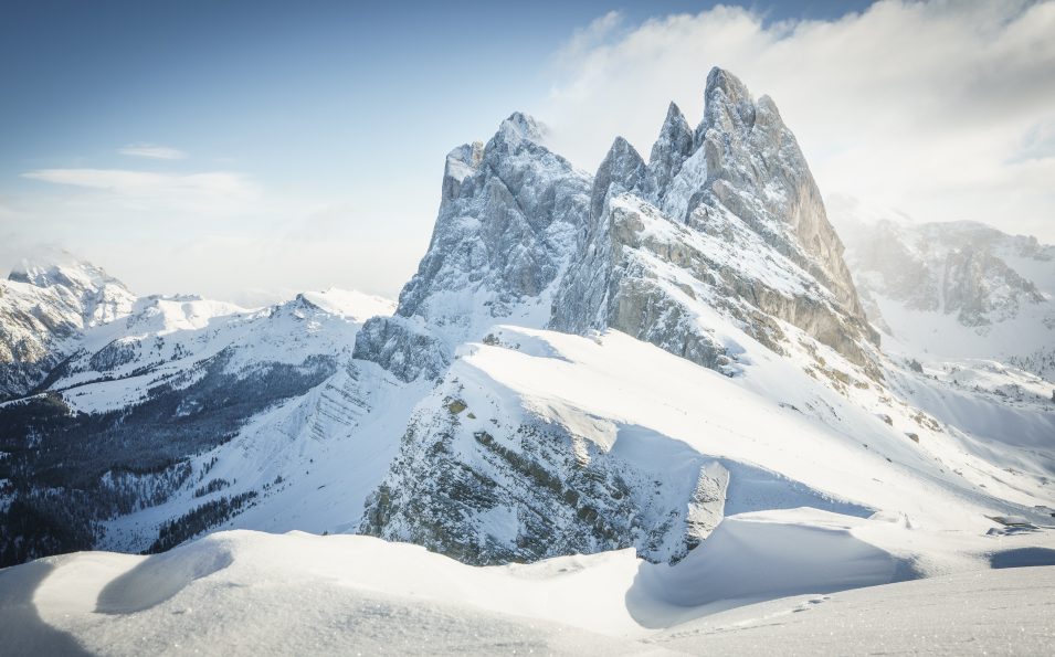 http://www.toursaltitude.com/wp-content/uploads/2019/05/The-Odles-in-white©DOLOMITESValGardena-955x595.jpg