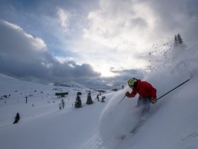 http://www.toursaltitude.com/wp-content/uploads/2020/09/skibig3-sunshine-ReubenKrabbe-7104-1-280x210.jpg