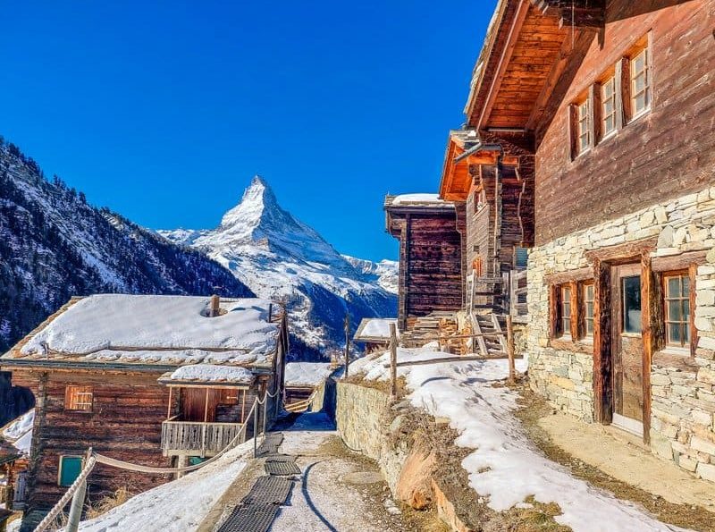 http://www.toursaltitude.com/wp-content/uploads/2022/04/1_Winter-hiking-winterwanderweg-Sunegga-Zermatt-Matterhorn-10-800x595.jpg
