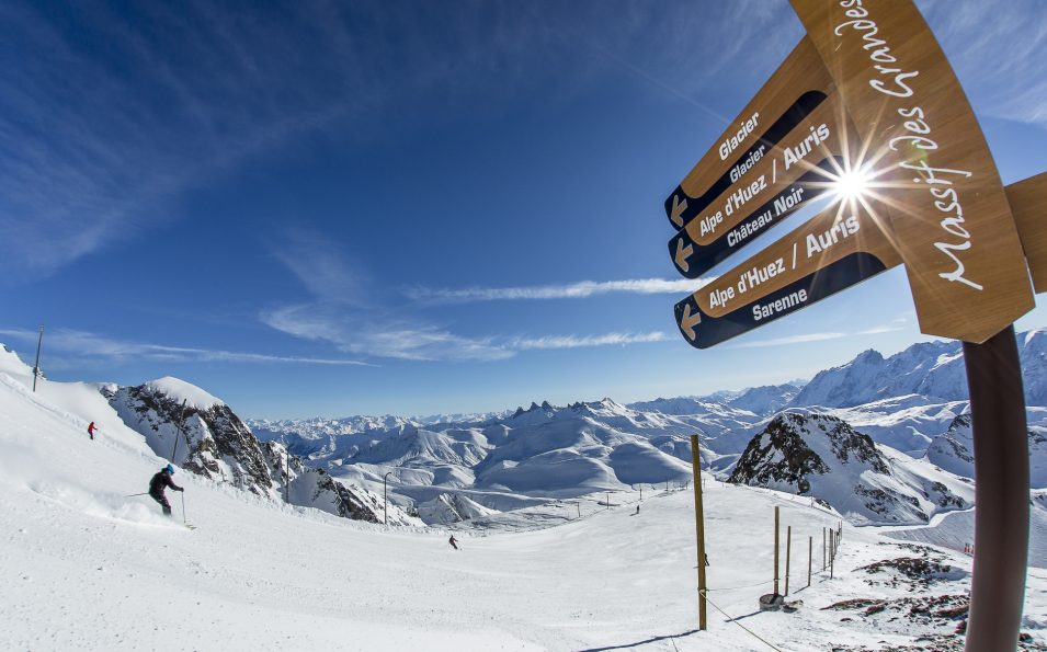 http://www.toursaltitude.com/wp-content/uploads/2022/04/alpedhuez_salino_hiver_ski3_1540-955x595.jpg