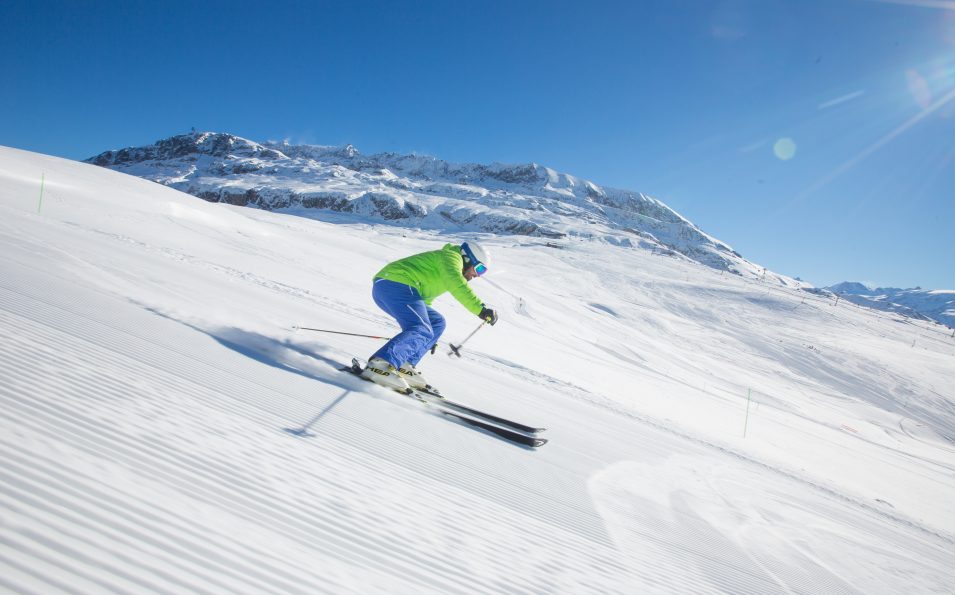 http://www.toursaltitude.com/wp-content/uploads/2023/04/c-Laurent-Salino-ski-de-piste-3-955x595.jpg