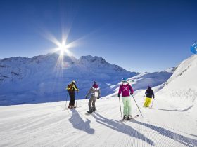 http://www.toursaltitude.com/wp-content/uploads/2023/05/23_FirstTrack-©ManuReyboz-Les-Arcs-280x210.jpg