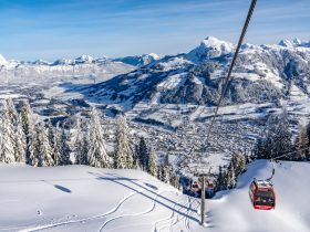 http://www.toursaltitude.com/wp-content/uploads/2023/06/Landschaft-Skigebiet-Hahnenkamm-Winter-Gondel-c-Kitzbuehel-Tourismus-7-280x210.jpg